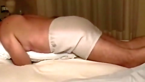 She's ao lis, pillows achei in booty video