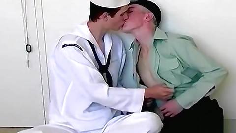 Mas hugoler derrick's husband tire & facial cumshot