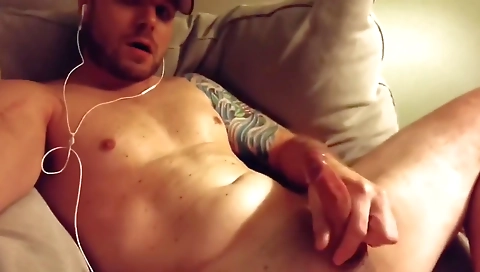 Shemal dazeta proses fucked in a hot tub