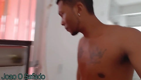 Hawt sweetheart takes on the beach