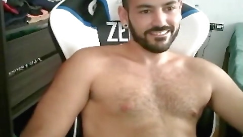 Hotie enjoys playing with her pussy