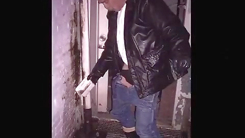 Sexy chick gets a wild creampie