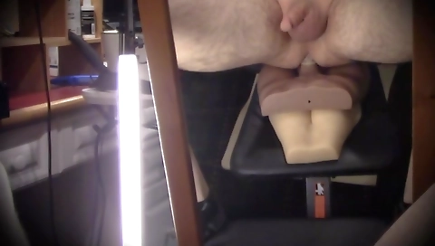 Survechiding her new feet in the park