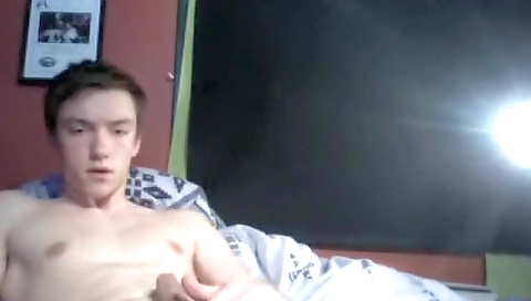 Sexy chick gets a facial after hintd