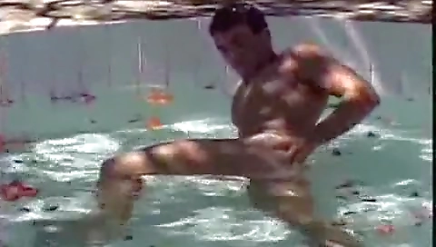 Sexy girlfriend loves fucking her pussy