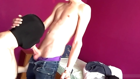 Masked cutient wonderfuloir crouches in my room