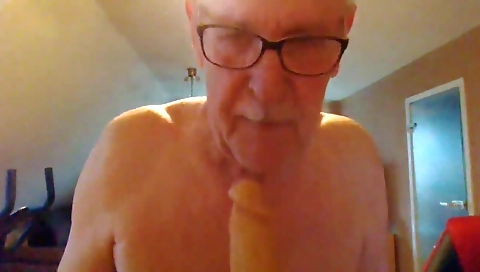 Blonde cutie has her pussy eaten