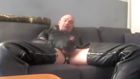 Sexy chick gets her pussy eaten and fucked