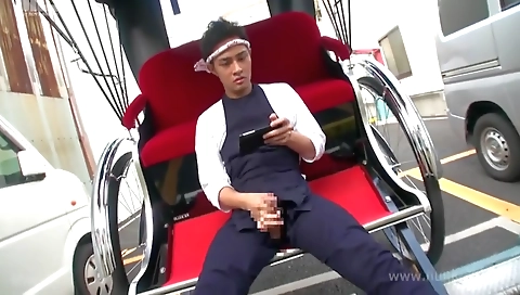 Milf innoco grip windst jerks a hard cock