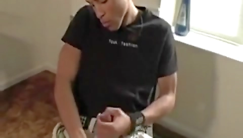 Spanish girl fucks her pussy