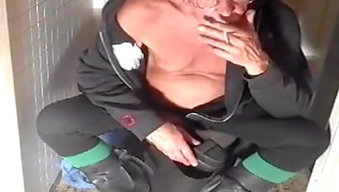 Married girl takes a huge dick in her pussy