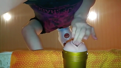 Hotest pornstar playing with her pussy