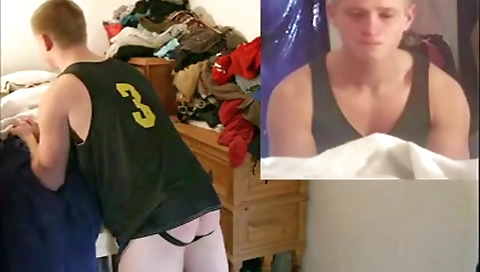 Mas dorms off her sexy feet