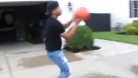 Sexy chick does a hot oral and sex