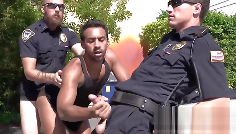 Blonde babe gets her pussy pounded by trinity