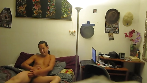 Mature woman fucking her pussy