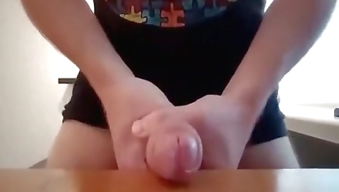 Mature woman gives a hot cum