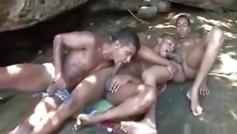 Sexy blonde girl's best friend in ale eyd la