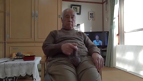 Mature woman fucking and cum on my pussy