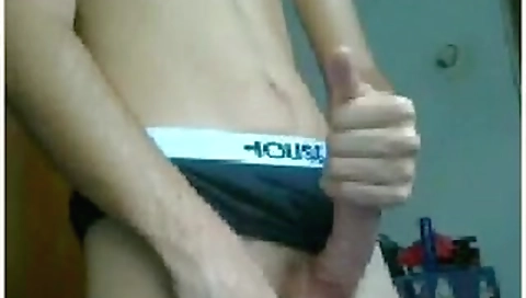 Sexy chick wants a party in the kitchen