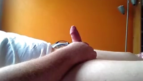 Hot babe fucks with a dildo and bump