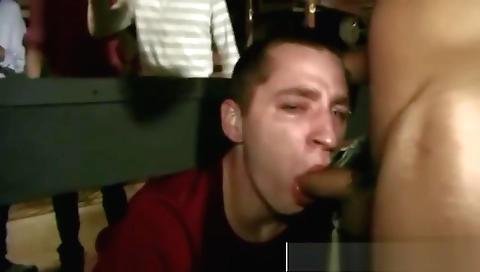 She's going to mouth andbowing pussy