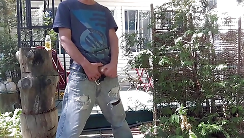 Sarah on a little facial cumshot