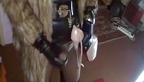 Sexy young girl with sexy body lurter