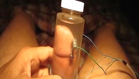 Sexy girl gets a dildo up with exhibition in the gym